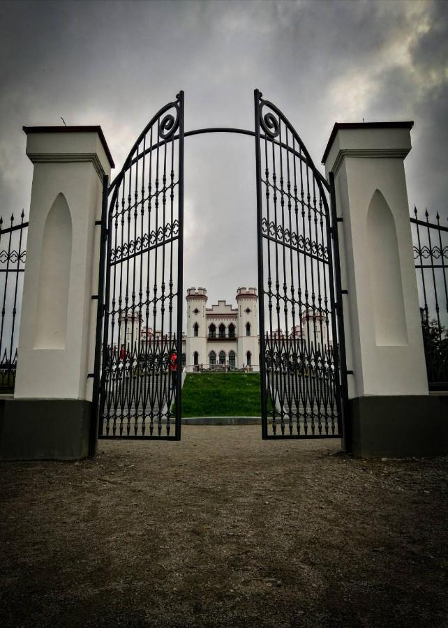 Отель Пусловских Коссовский Дворец Kossovo Exterior photo